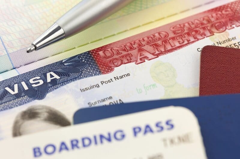 Cómo Ser Elegible Para Ajuste De Estatus Bajo Visa CR-1