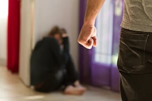 Quién Es Elegible Para Aplicar A VAWA En Estados Unidos