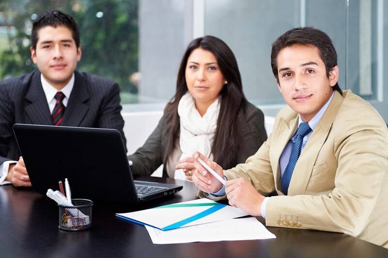 Cuándo Consultar Un Abogado De Inmigración Laboral En EE.UU.