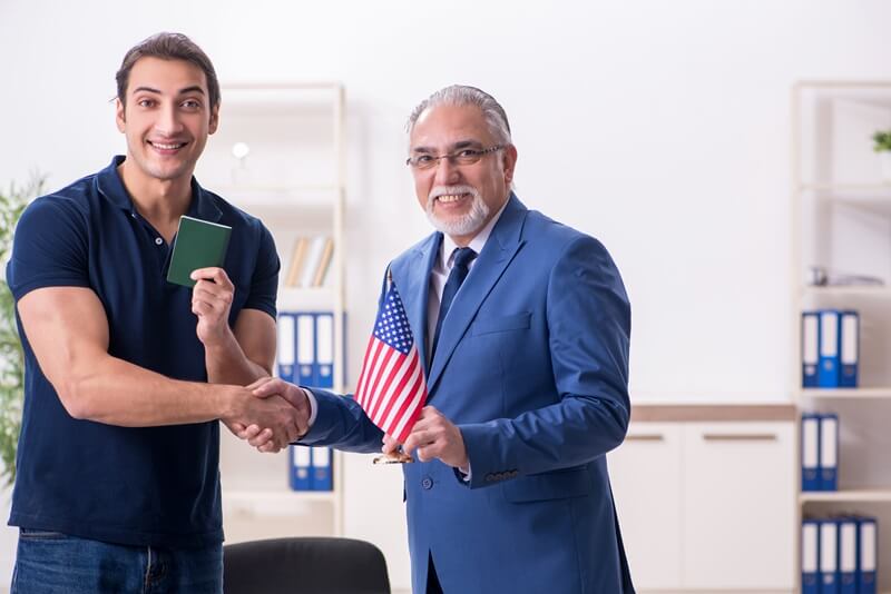 ¿Qué Pasa Con Mi Green Card Tras Aprobación Del Juez De Inmigración?