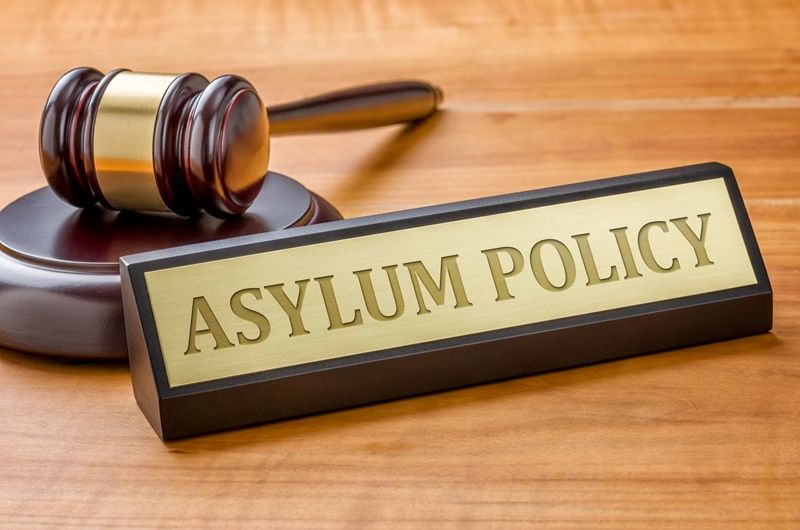 Abogado De Inmigración Explica Cómo Revisar Tu Reloj De Asilo